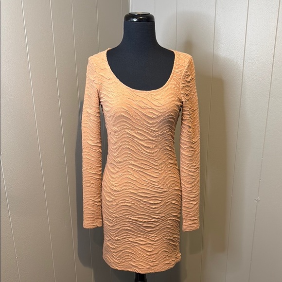 Z BCBGMaxAzria Women’s Small Peach Scoop Neck Bodycon Dress - Picture 1 of 5